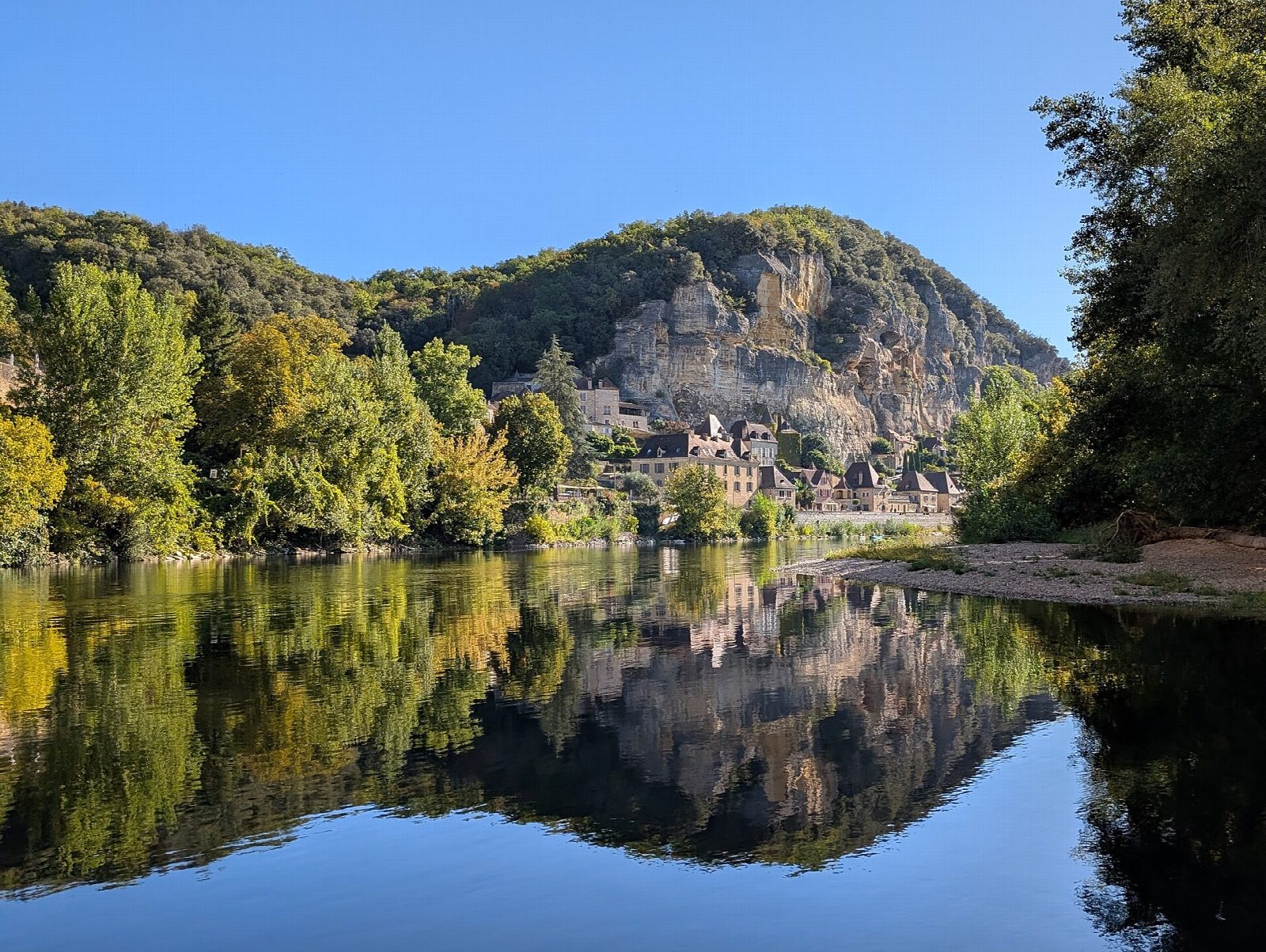 Dordogne: Cénac to Castelnaud past La Roque-Gageac
