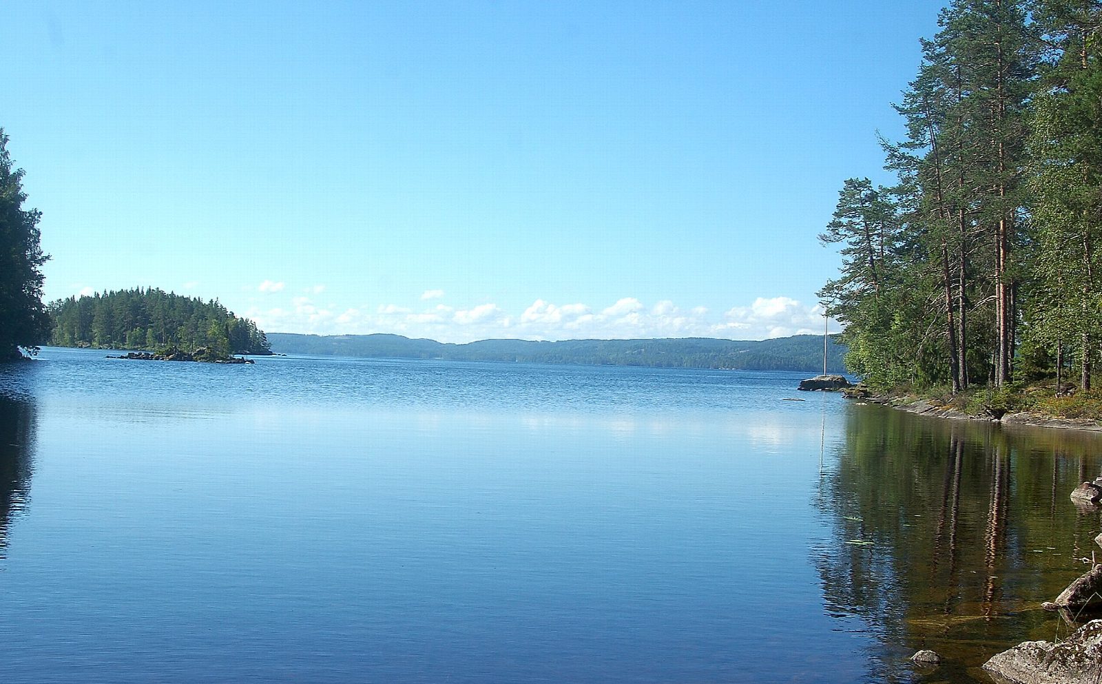 Glaskogen: Lenungshammar round the south bays of Övre Gla