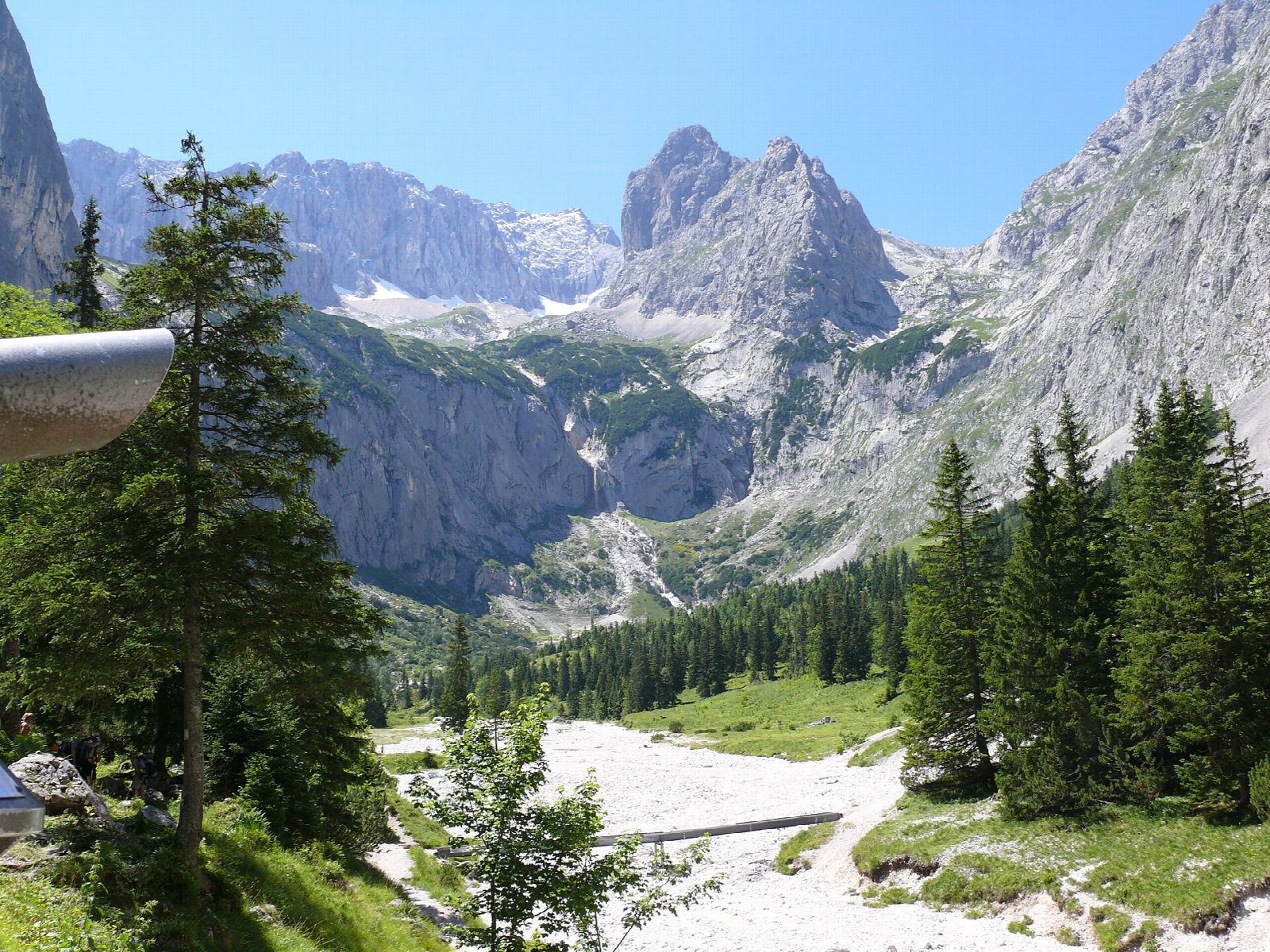 Höllentalklamm to the Höllentalangerhütte from Hammersbach
