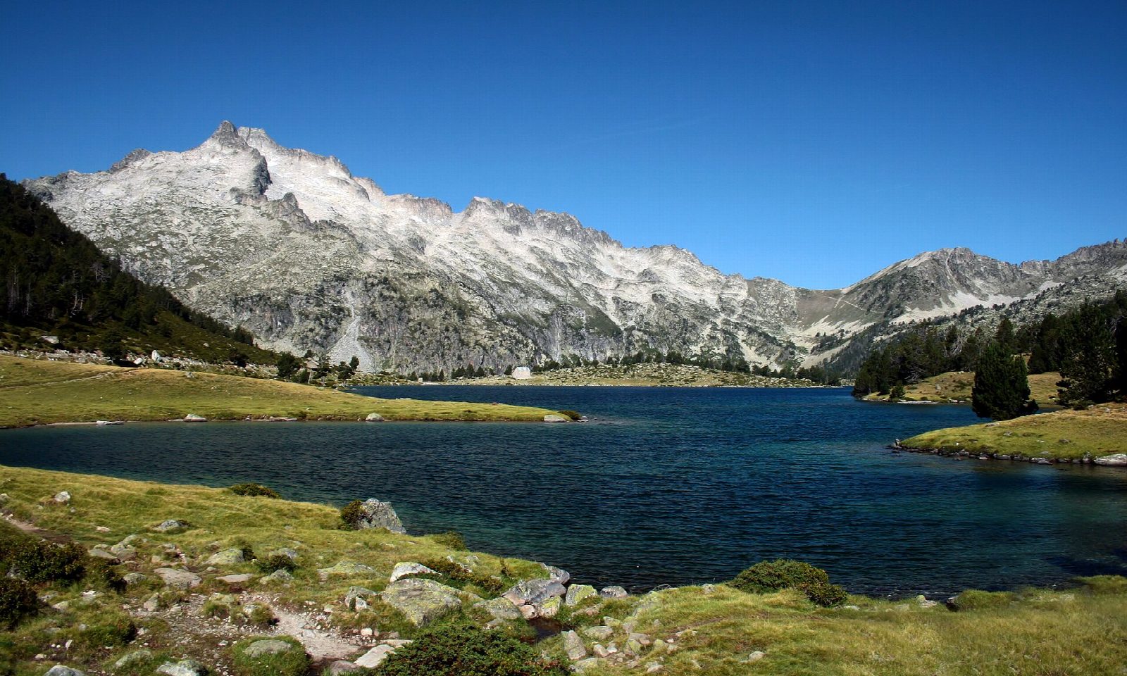 Lacs d'Aubert and d'Aumar from Orédon