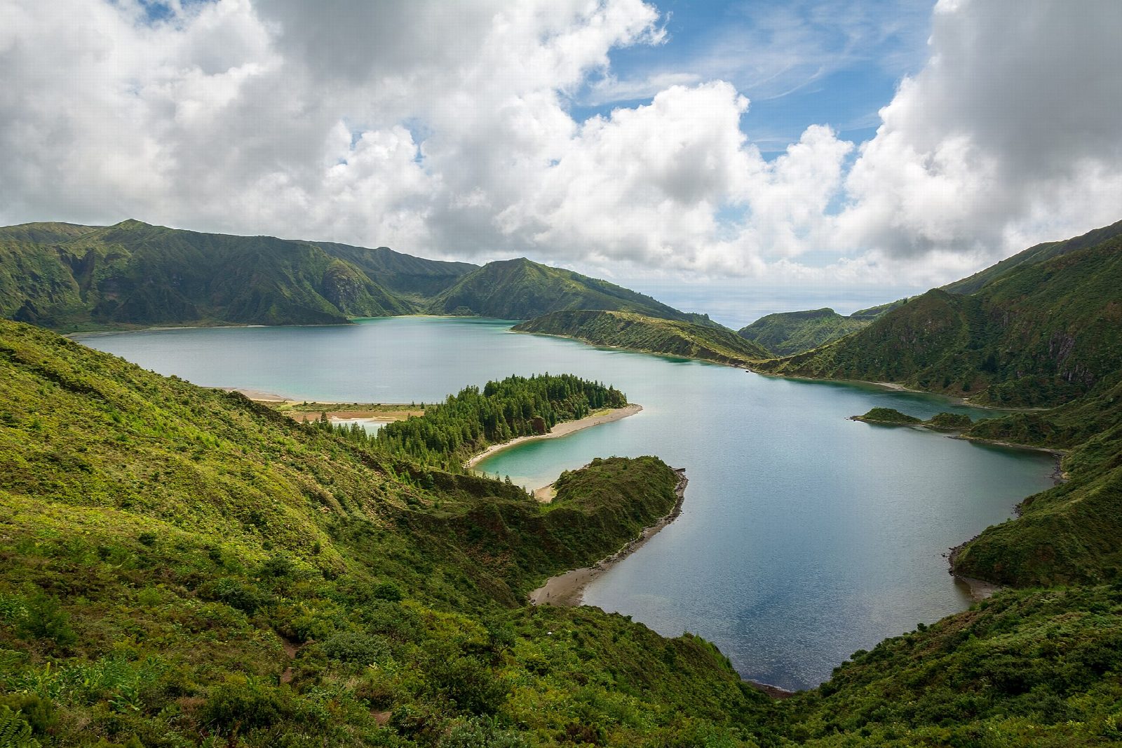 Lagoa do Fogo from Ribeira da Praia