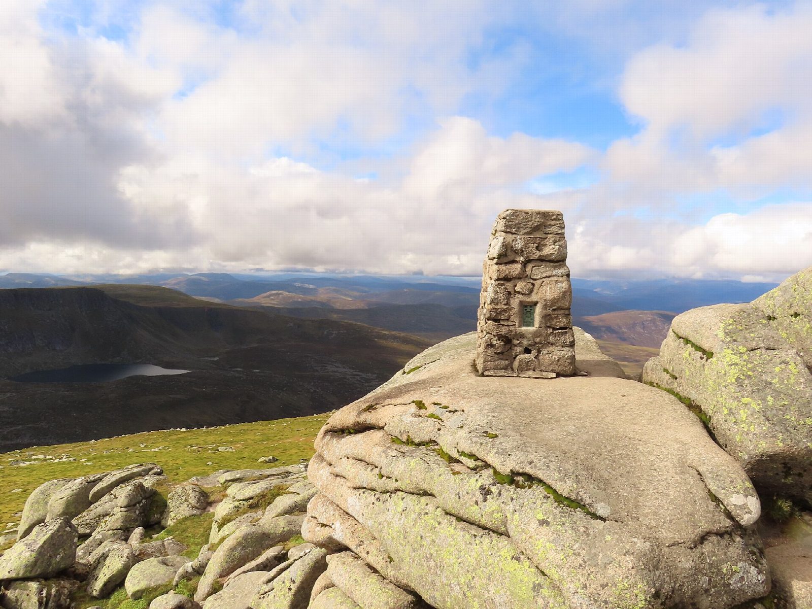 Lochnagar from the Spittal of Glenmuick