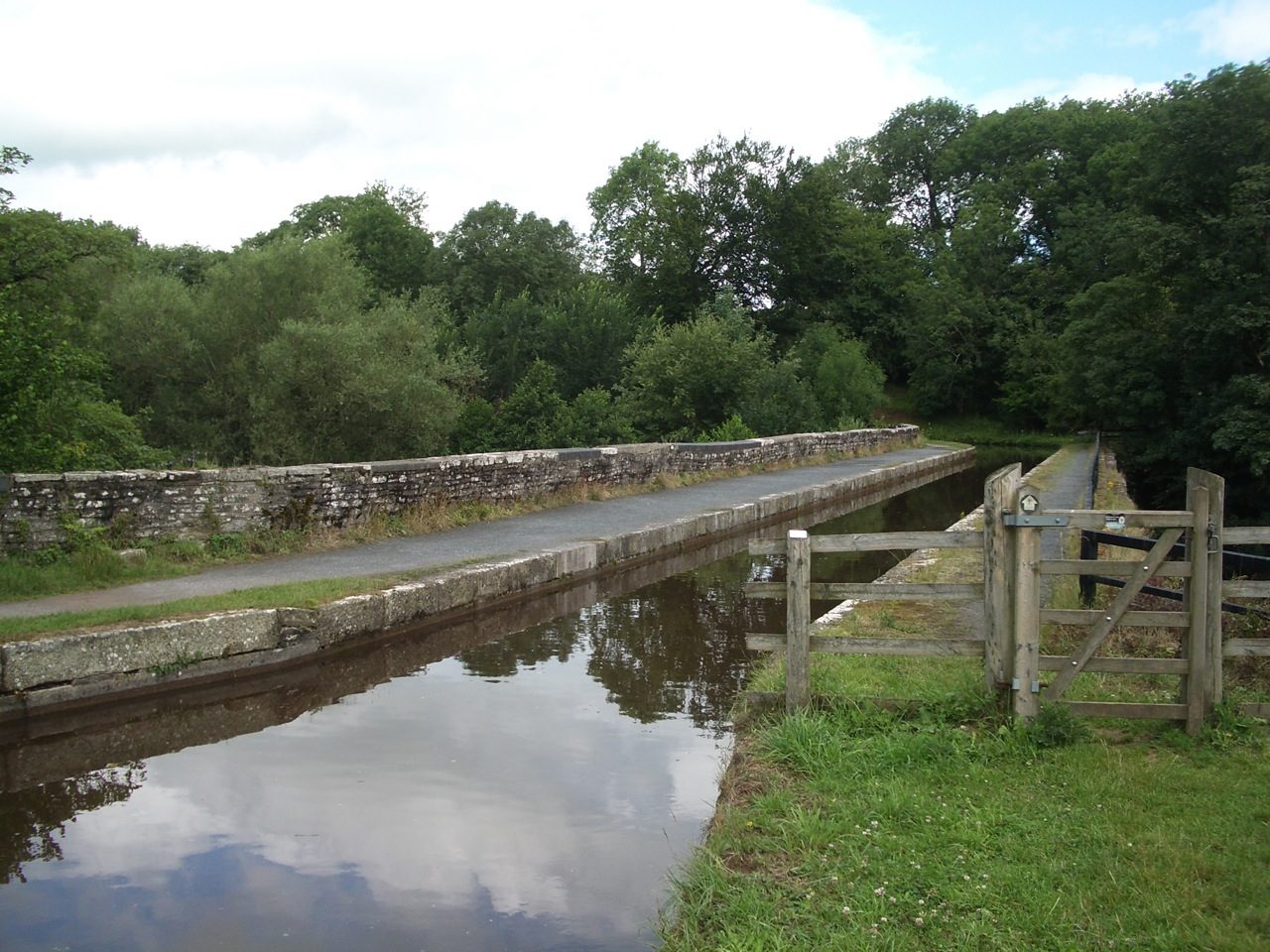 Monmouthshire and Brecon Canal: Brecon to Talybont-on-Usk