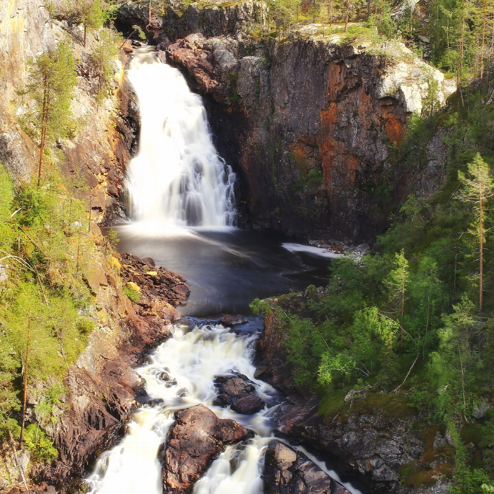 Muddus falls from Skájdde
