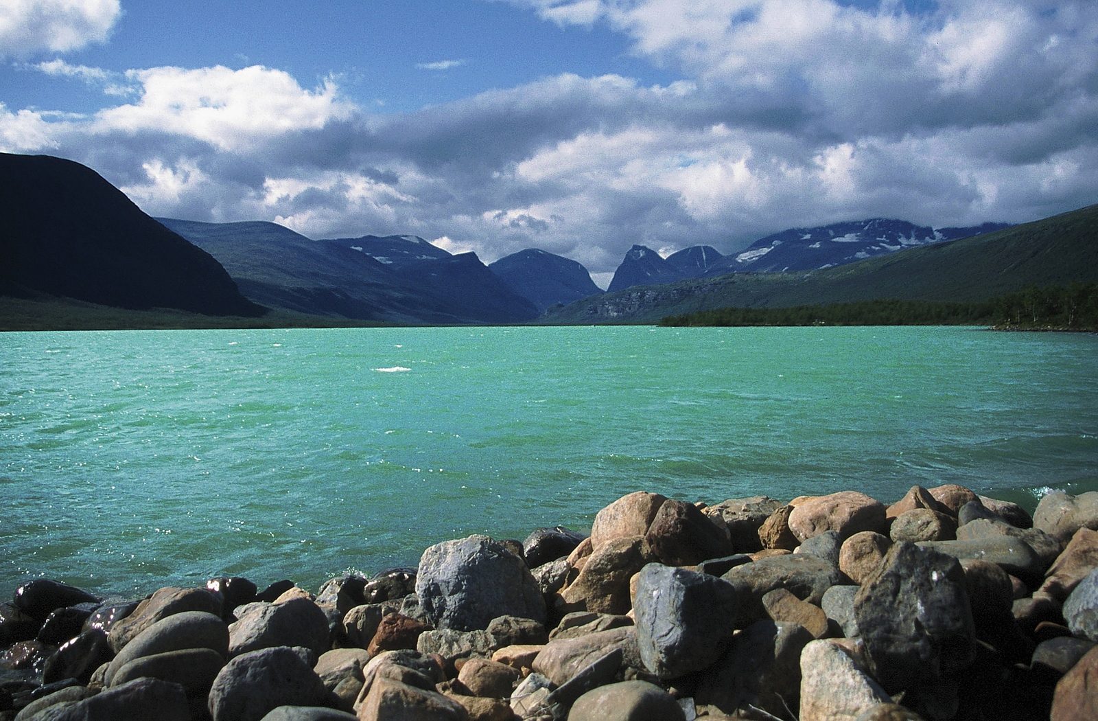 Nikkaluokta to Láddjujávri on the Kebnekaise path