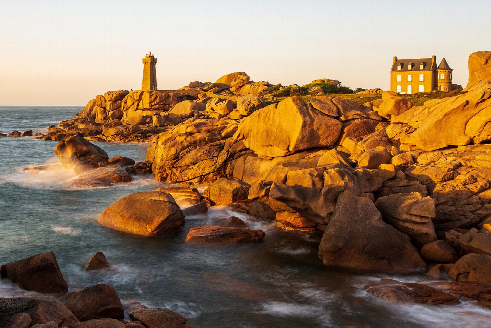 Trestraou to Ploumanac'h on the Pink Granite Coast