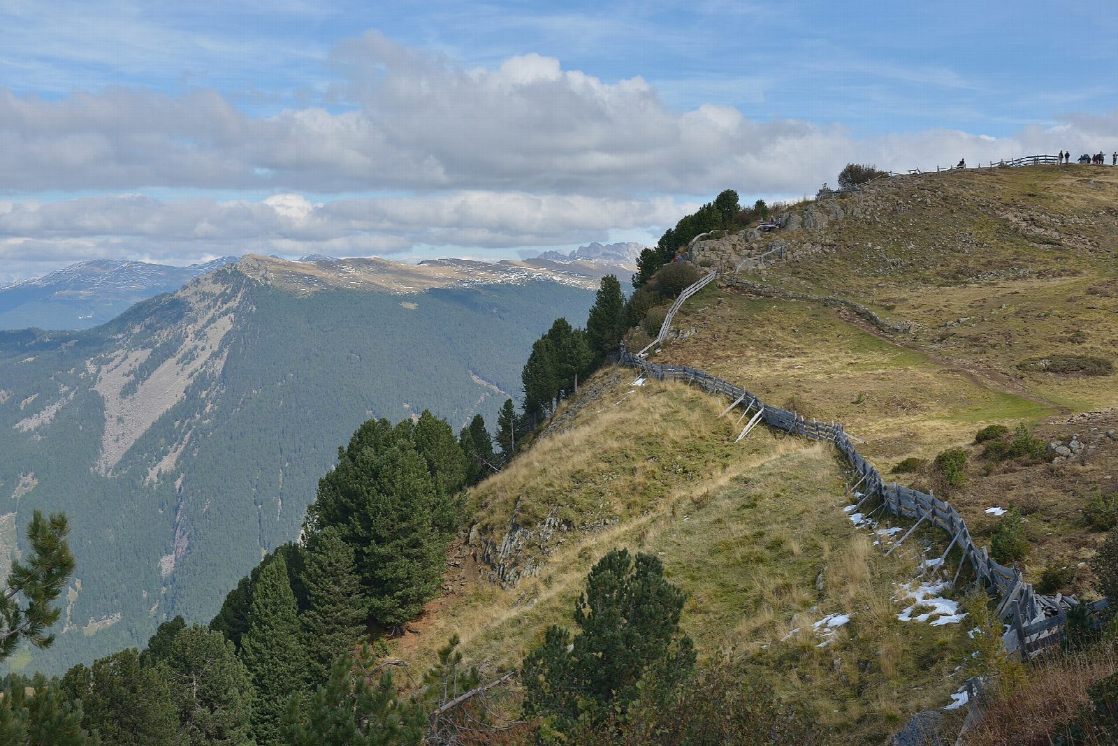 Puflatsch and the Witches' Benches from Compatsch