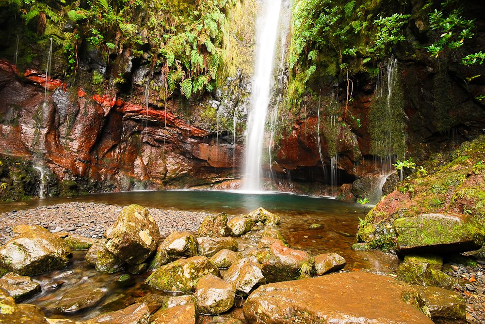 Rabaçal: the Risco waterfall and 25 Fontes