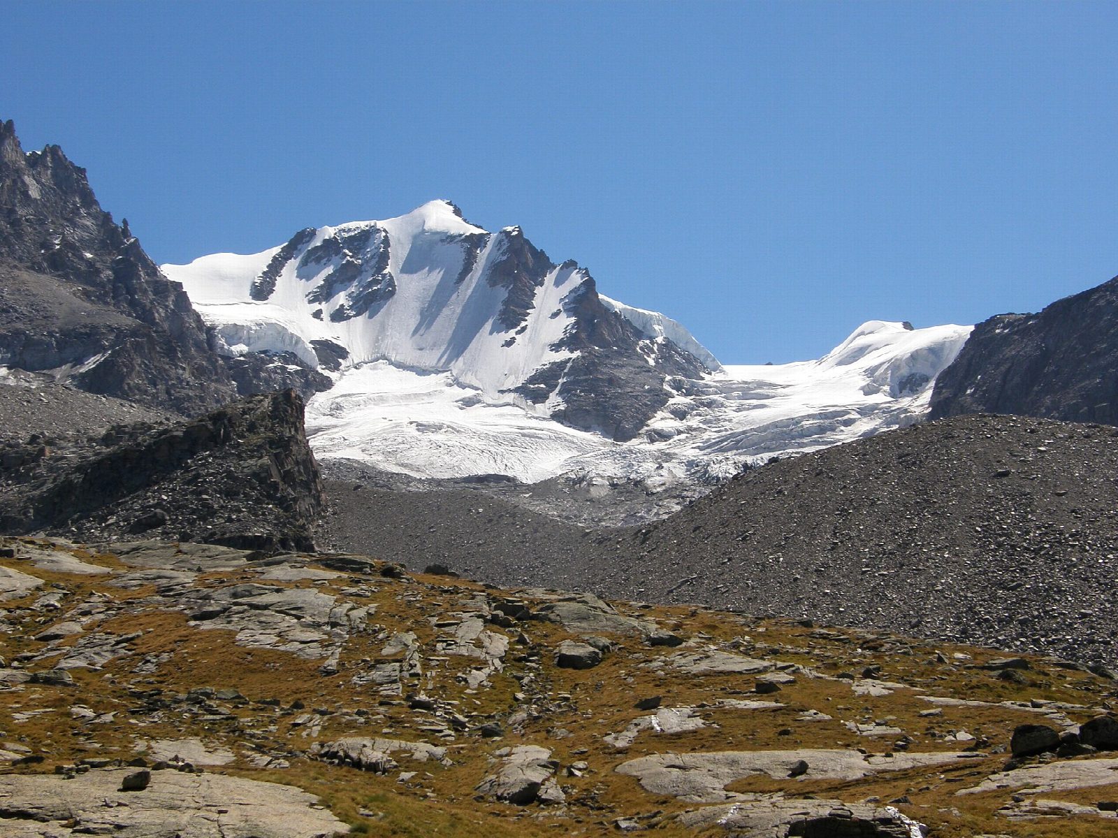 Rifugio Chabod from Pravieux
