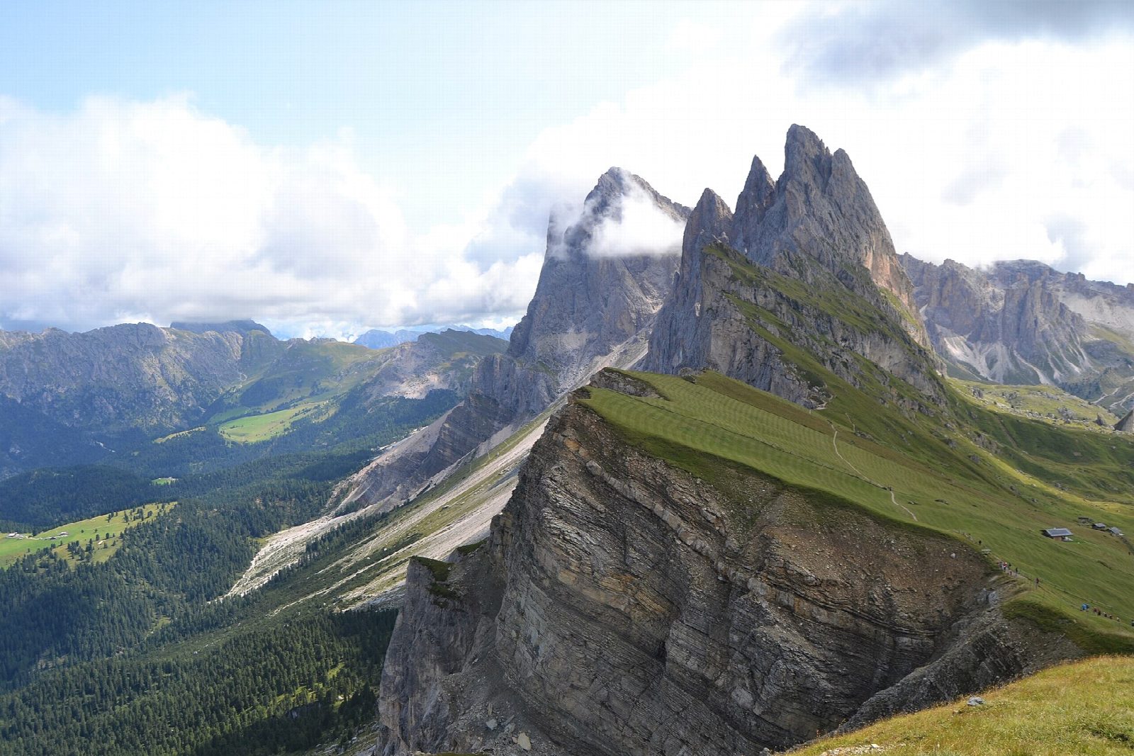 Seceda and Pieralongia from Col Raiser