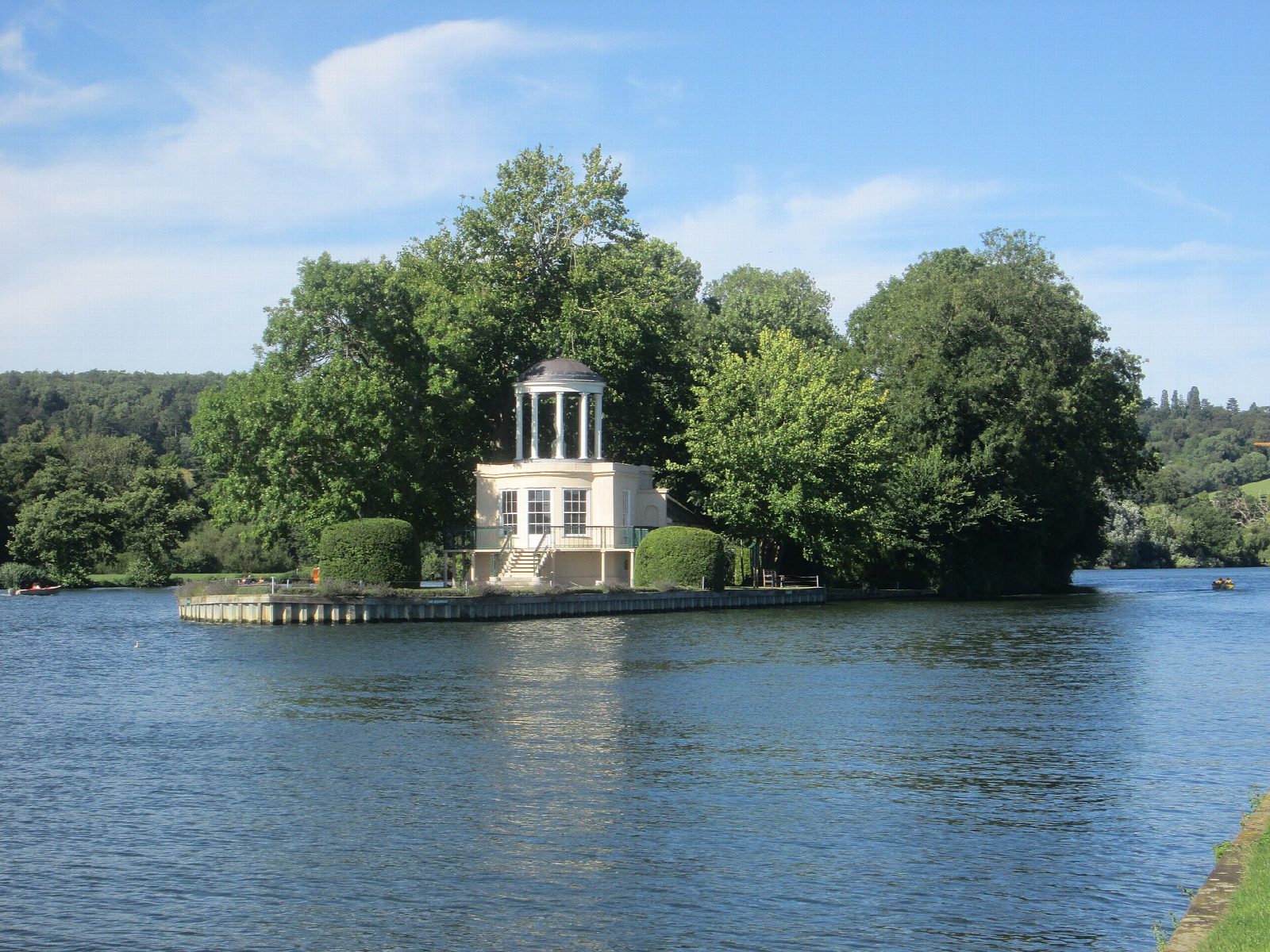 River Thames: Henley to Temple Island and Hambleden Lock