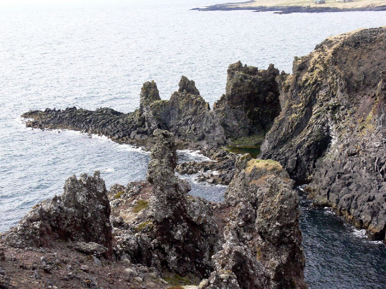 Arnarstapi to Hellnar on the coast path