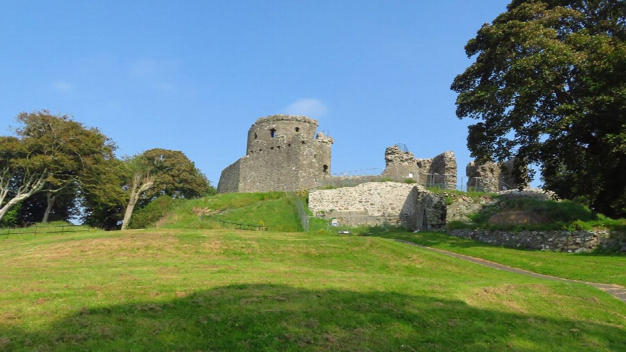 Dundrum Castle and the Dundrum Coastal Path