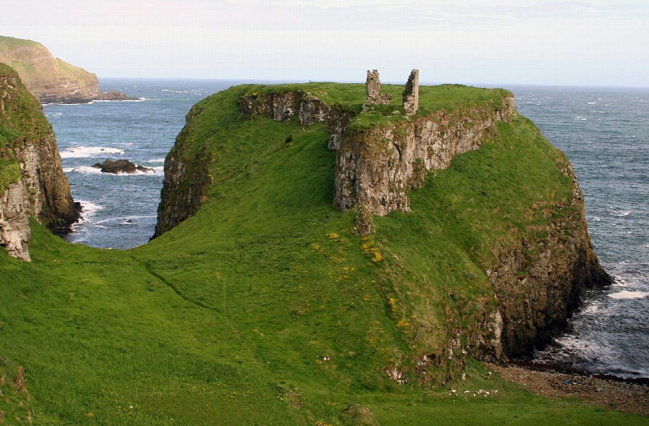 Giant's Causeway to Dunseverick Castle by the cliff path