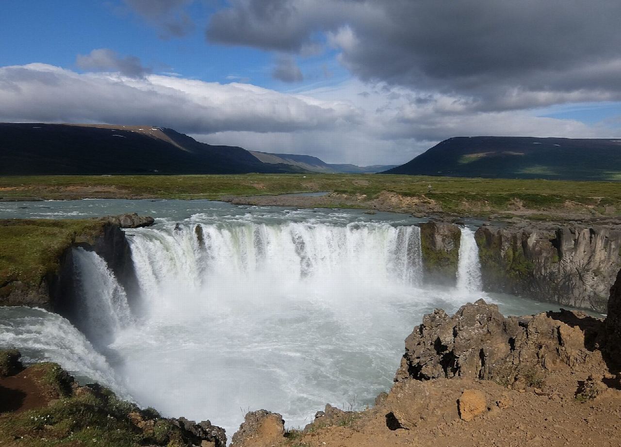 Goðafoss from both banks