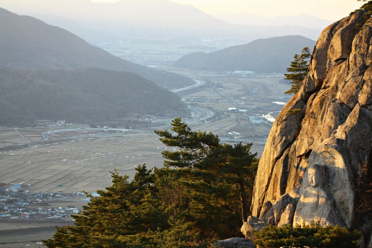 Gyeongju Namsan: Samneung valley to Geumobong