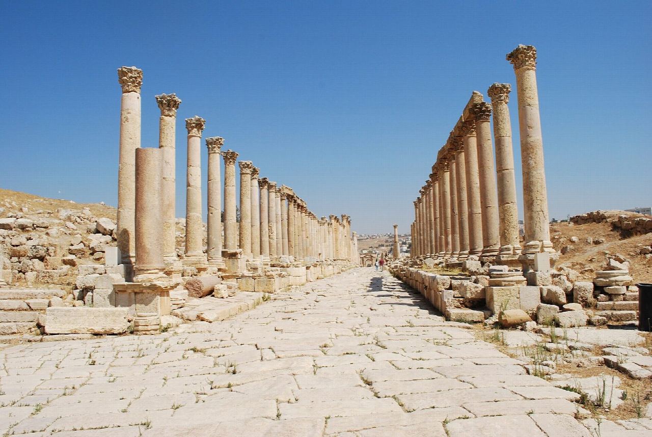 Jerash (Gerasa): Hadrian's Arch to the North Gate