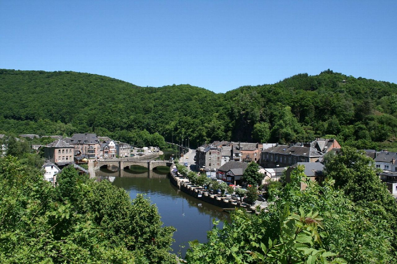 La Roche-en-Ardenne et Cielle, au-dessus de l'Ourthe