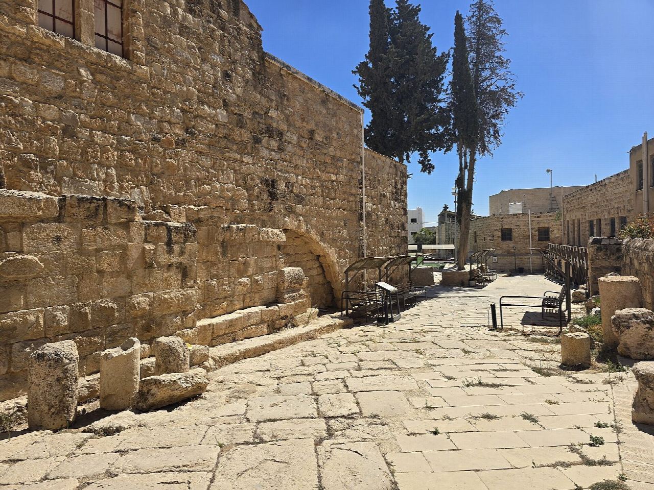 Madaba: the Mosaics, the Archaeological Park and St George's
