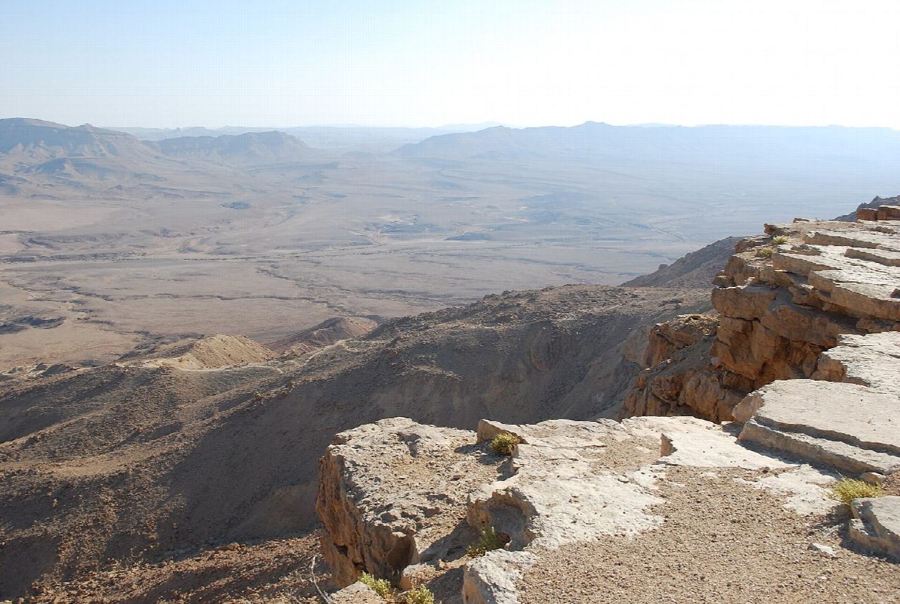 The rim of Makhtesh Ramon to Camel Hill