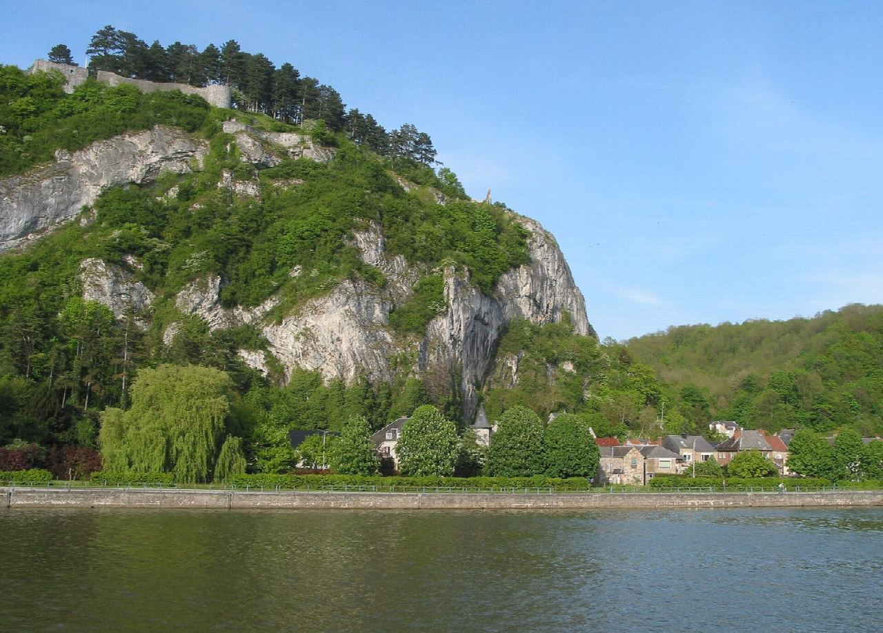 Poilvache et la Meuse depuis Yvoir
