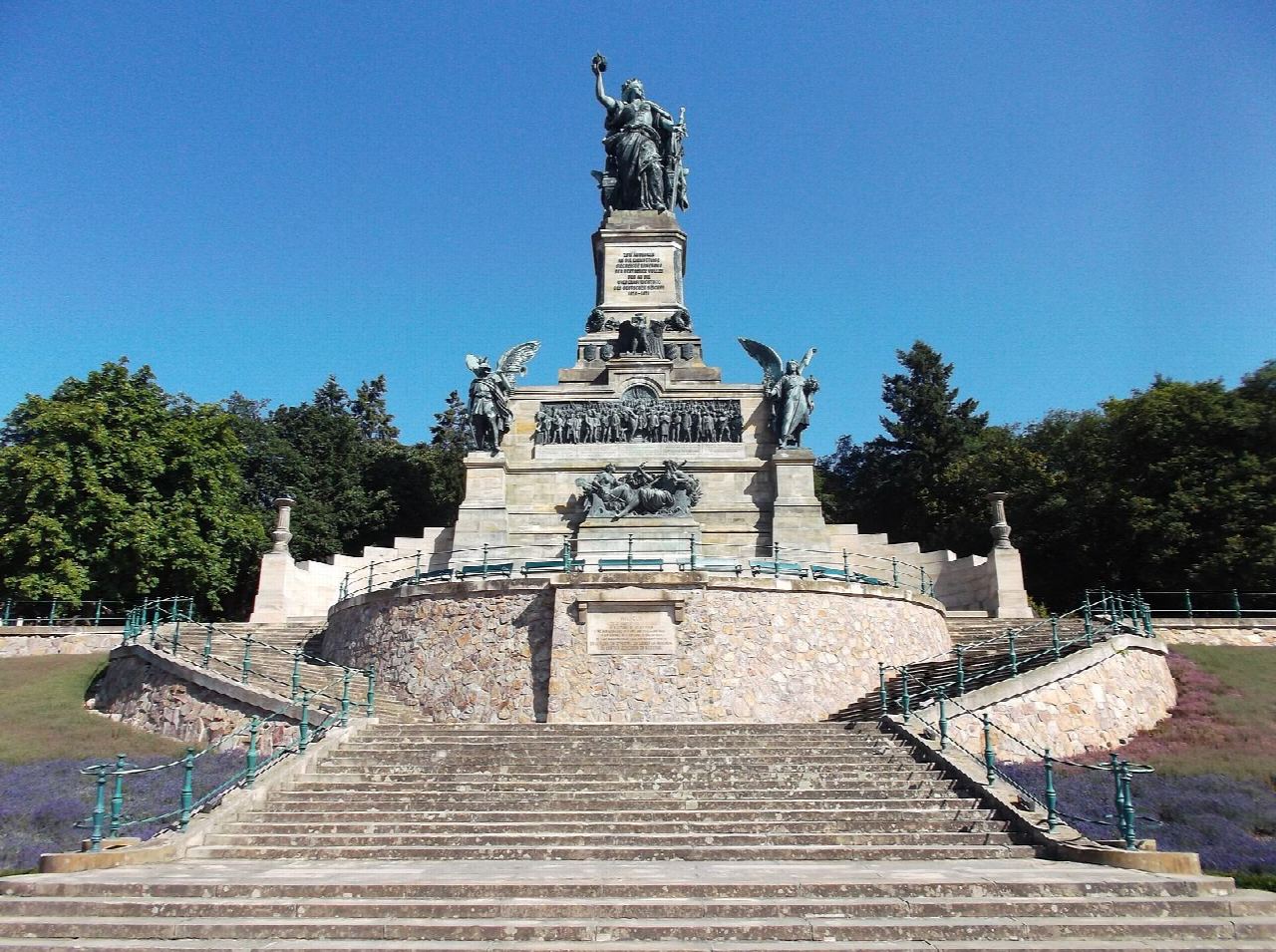 Niederwalddenkmal above Rüdesheim am Rhein through the vineyards