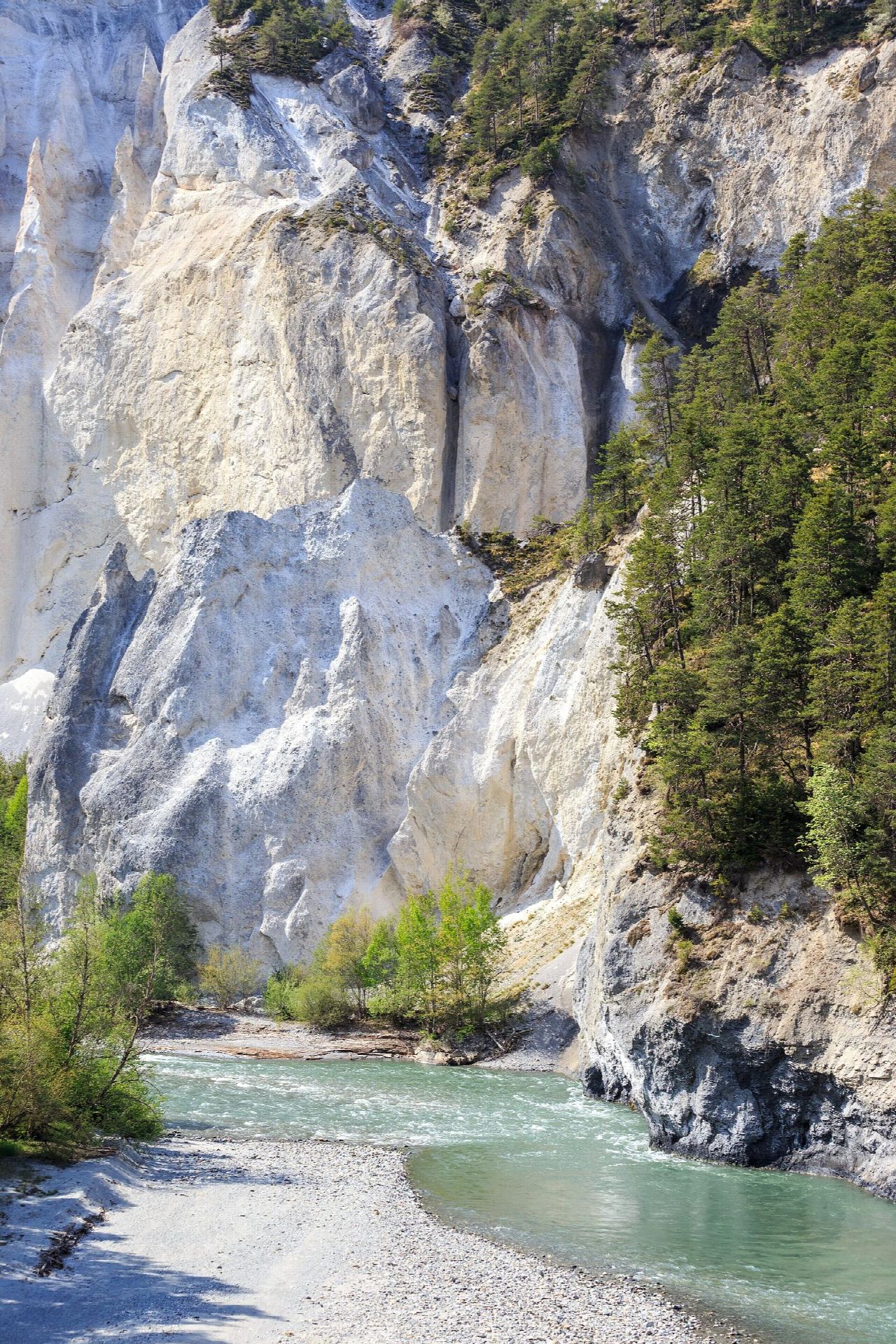 The Rhine Gorge (Ruinaulta): Ilanz to Versam-Safien