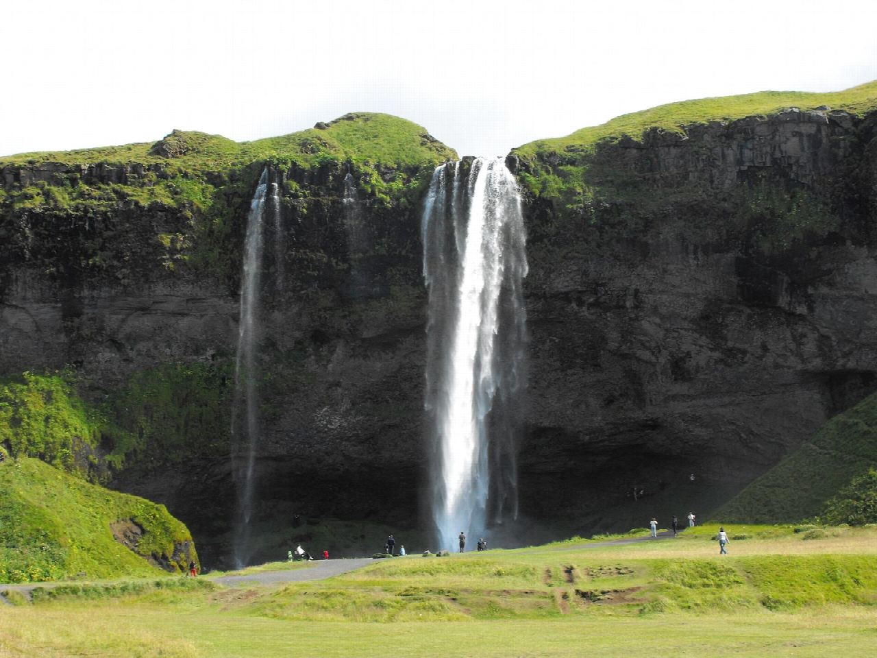 Seljalandsfoss and Gljúfrabúi