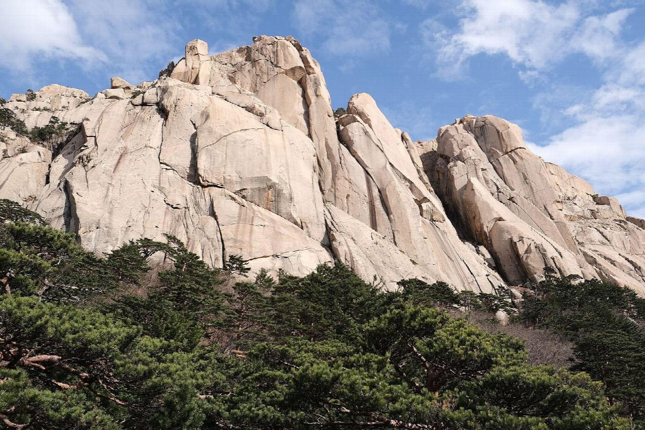 Ulsanbawi from Sinheungsa