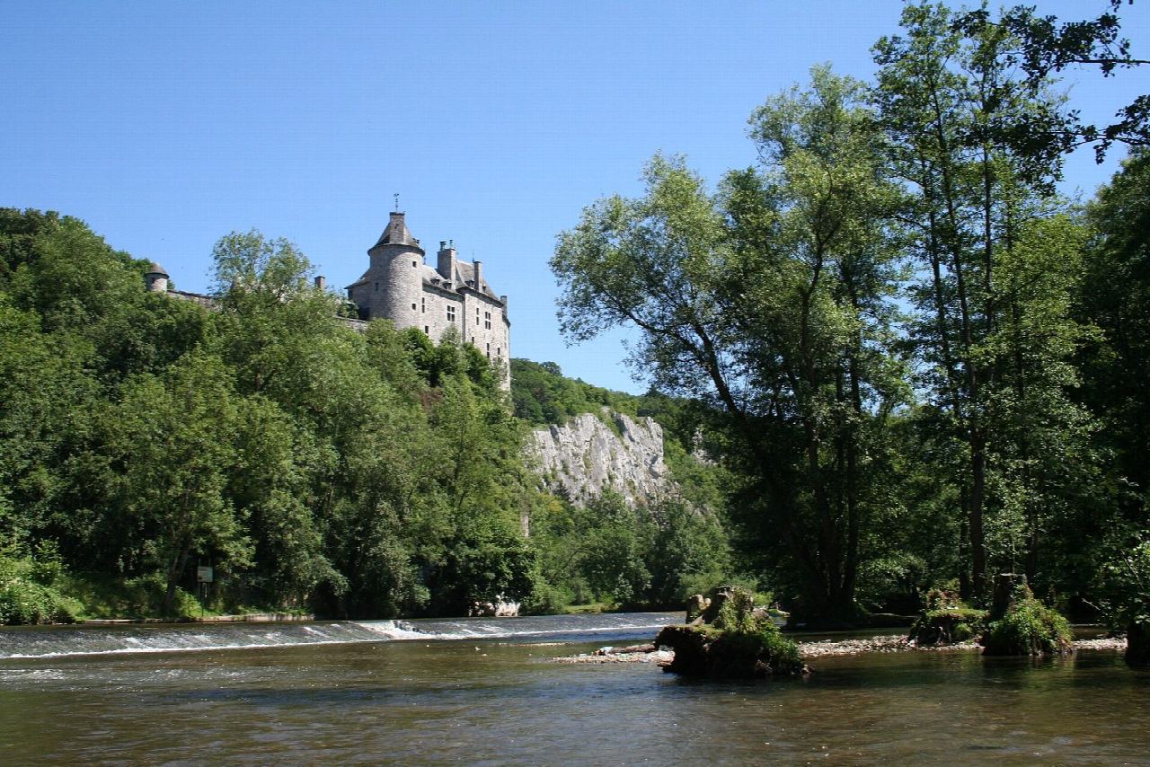 Le château de Walzin et Pont-à-Lesse depuis Anseremme