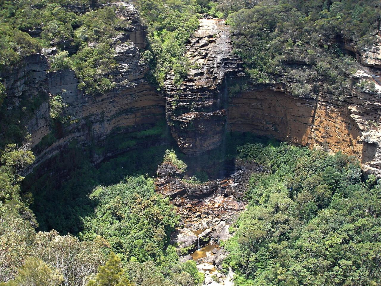 Wentworth Falls from the station by Darwins Walk